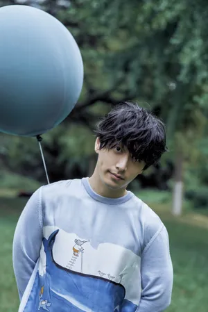 白客慵懒休闲生日写真图片_1