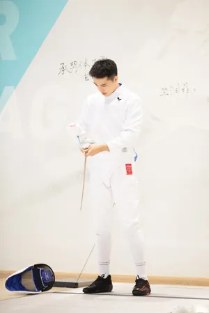 许魏洲击剑造型元气图片_4