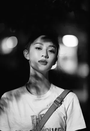 孙佳雨夏夜随性街拍照图片