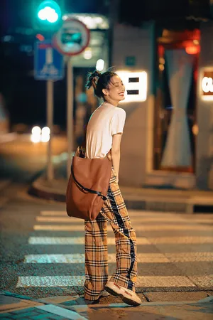 孙佳雨夏夜随性街拍照图片_5