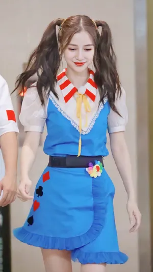 angelababy双马尾短裙元气街拍图片_3