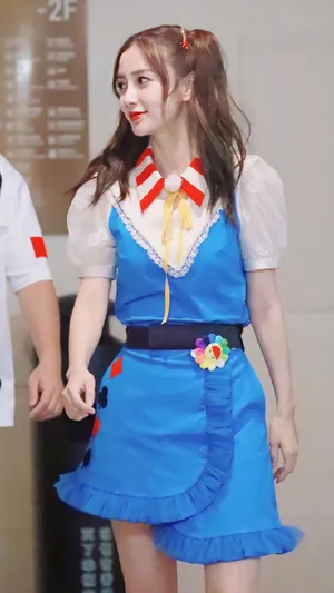 angelababy双马尾短裙元气街拍图片_7