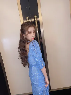 虞书欣冰蓝色长裙性感写真_3