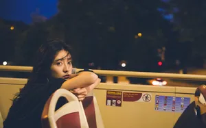梁洁唯美夜景剧照图片_1