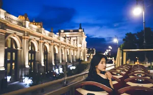 梁洁唯美夜景剧照图片