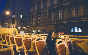 梁洁唯美夜景剧照图片_6