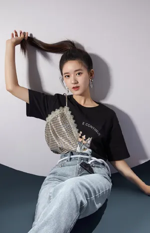 赵露思最新时尚靓丽写真图片_4
