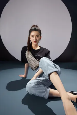 赵露思最新时尚靓丽写真图片_5