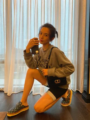 施诗性感甜酷写真图片