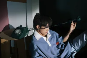 易烊千玺慵懒居家图片写真_8