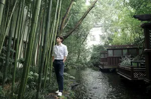 邓伦白衬衫学生造型写真图片_2
