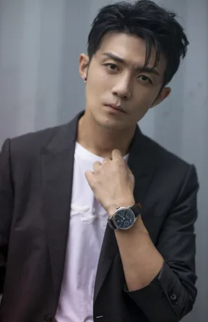 李泽锋帅气有型西装写真图片_5