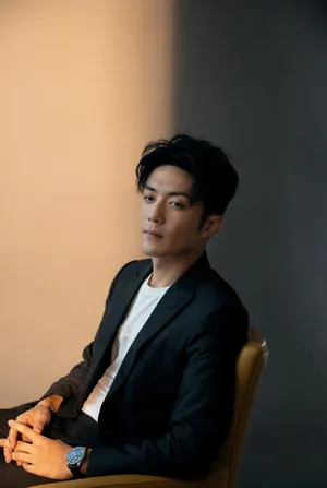李泽锋帅气有型西装写真图片_6