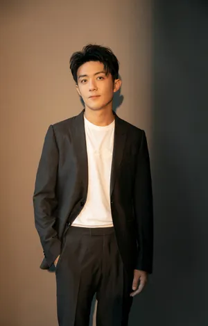 李泽锋帅气有型西装写真图片_7