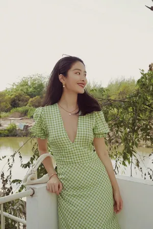 杨采钰格子裙复古写真图片_3
