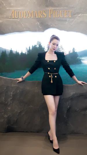 戚薇西装裙性感写真图片_8