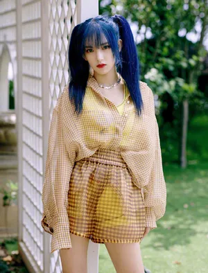 程潇迷雾蓝双马尾写真图片