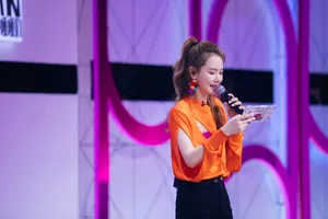 戚薇甜酷美艳综艺剧照图片_2