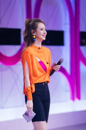 戚薇甜酷美艳综艺剧照图片_5