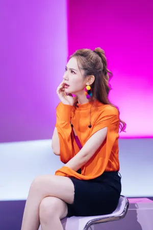 戚薇甜酷美艳综艺剧照图片_7