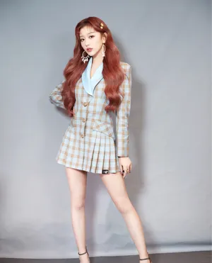 孔雪儿卷发甜美养眼写真图片