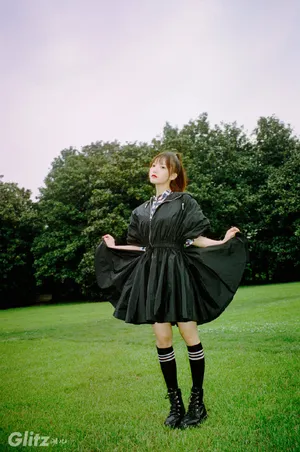 范薇轻甜少女性感写真图片