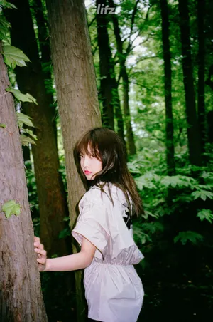 范薇轻甜少女性感写真图片_12