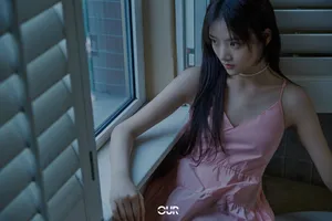 任敏粉色连衣裙气质写真图片_3