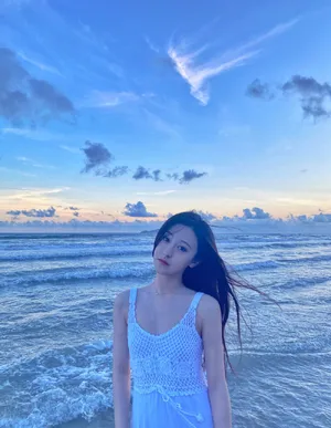 朱圣祎海边性感写真图片
