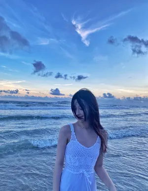 朱圣祎海边性感写真图片