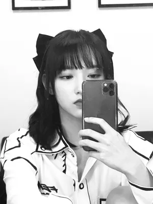 程潇黑白风自拍照图片_1