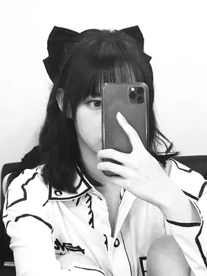 程潇黑白风自拍照图片_3