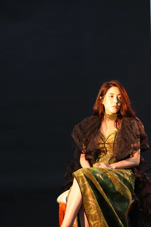 曾黎性感美艳写真图片_2