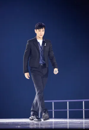 黄晓明《乘风破浪的姐姐》海报剧照图片_2