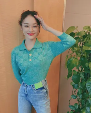 袁姗姗清新甜美私服写真图片