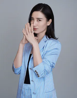 宋佳条纹西装甜酷写真图片_5
