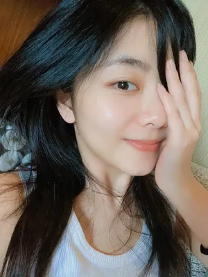 谭松韵慵懒私服自拍照图片_3