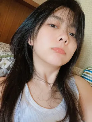谭松韵慵懒私服自拍照图片_5
