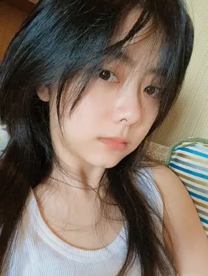 谭松韵慵懒私服自拍照图片_9