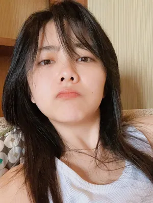 谭松韵慵懒私服自拍照图片_12