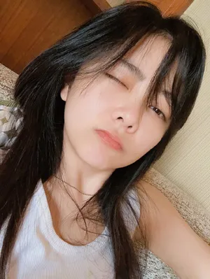 谭松韵慵懒私服自拍照图片_13