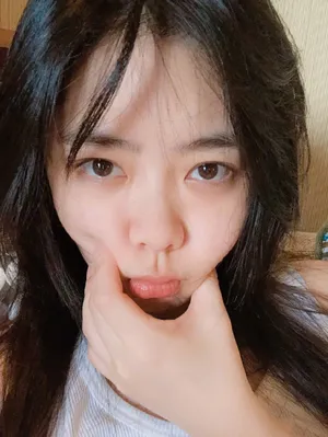 谭松韵慵懒私服自拍照图片_14