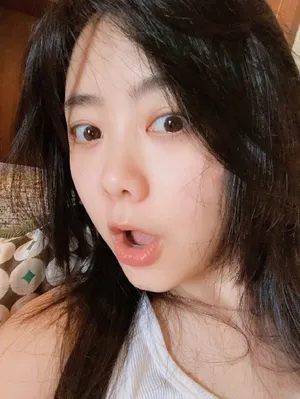 谭松韵慵懒私服自拍照图片_15
