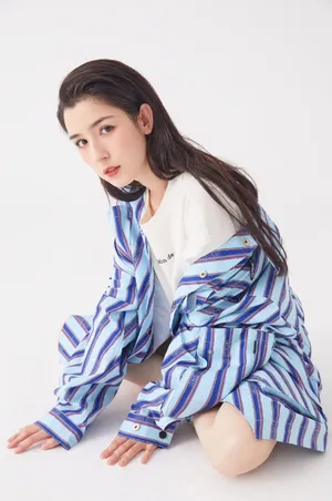 哈妮克孜背头造型时尚写真图片_10