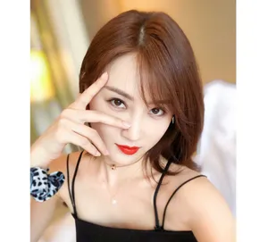 林鹏性感红唇写真图片