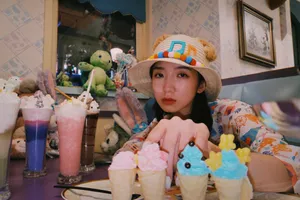 孟美岐胶片风私服图片_2