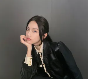 曾可妮黑色皮衣酷美写真图片