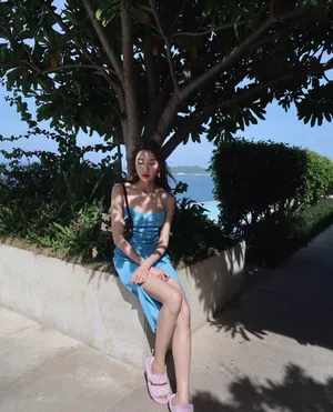 李斯羽吊带裙性感写真图片_5