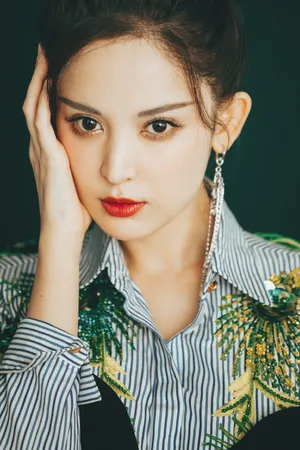 古力娜扎收腰连衣裙性感写真图片_4