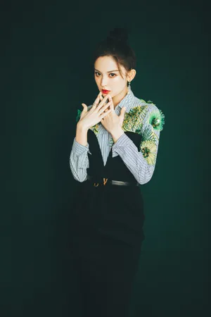 古力娜扎收腰连衣裙性感写真图片_5